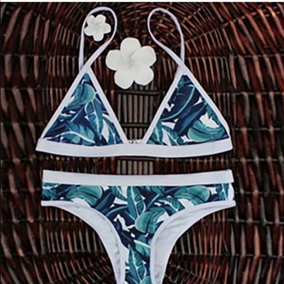 Bermuda Triangle tropical floral print bikini - Picture 1 of 3